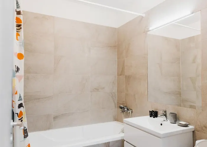 View With Free Parking דירה